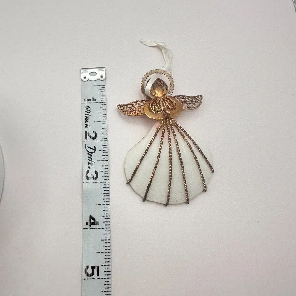 Vintage 80s‎ Gold Tone Filigree Scallop Shell Ornament bent Wire Accents Jewelry